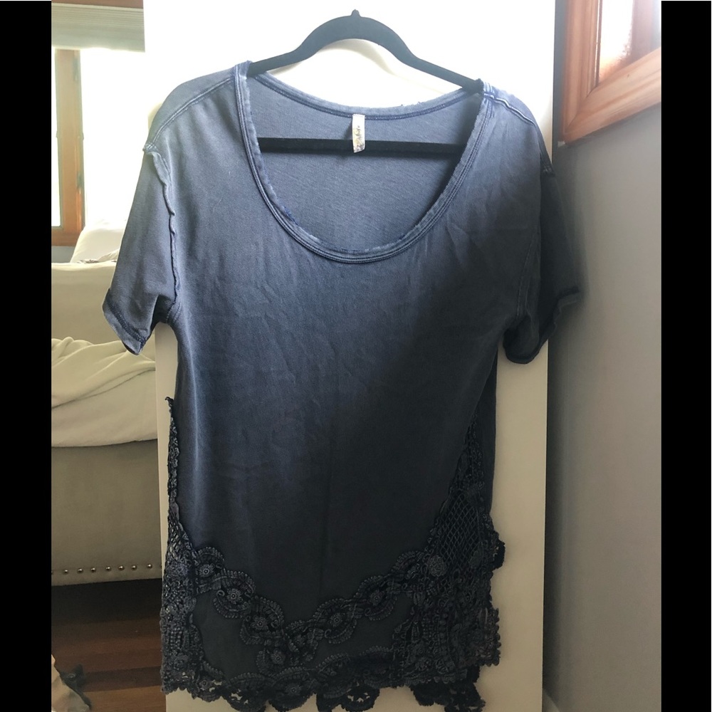 FREE PEOPLE BLUE CROCHET BOTTOM T SHIRT